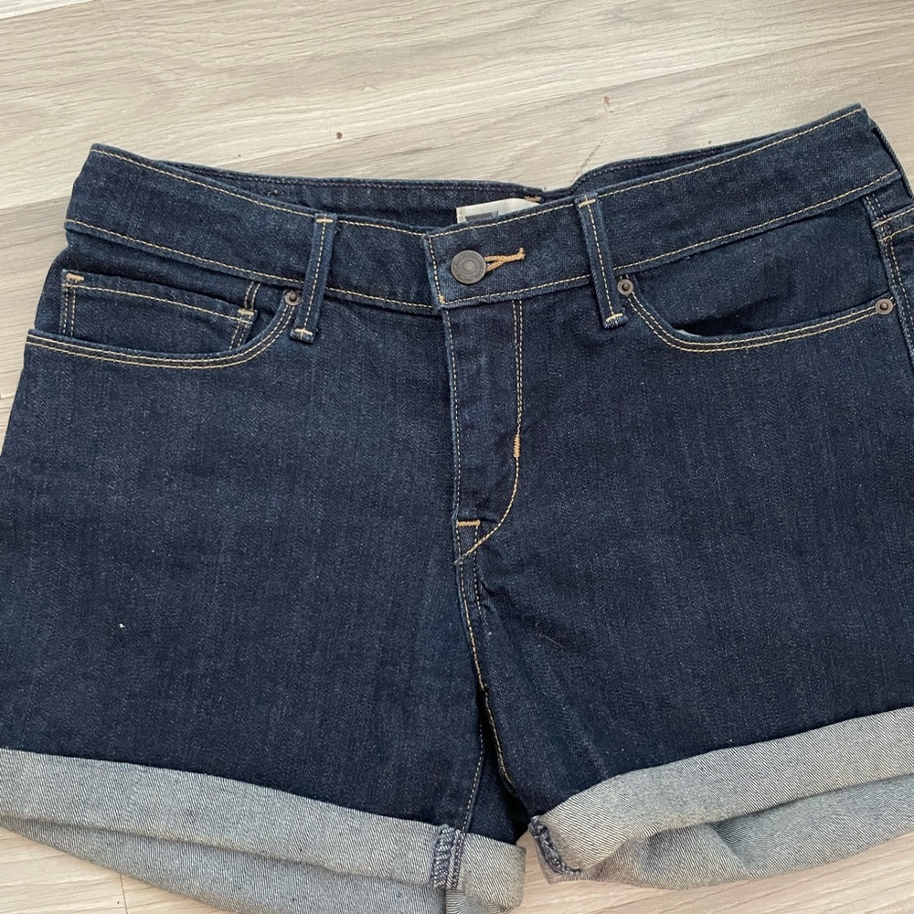 Levi Shorts - Picture 2 of 3